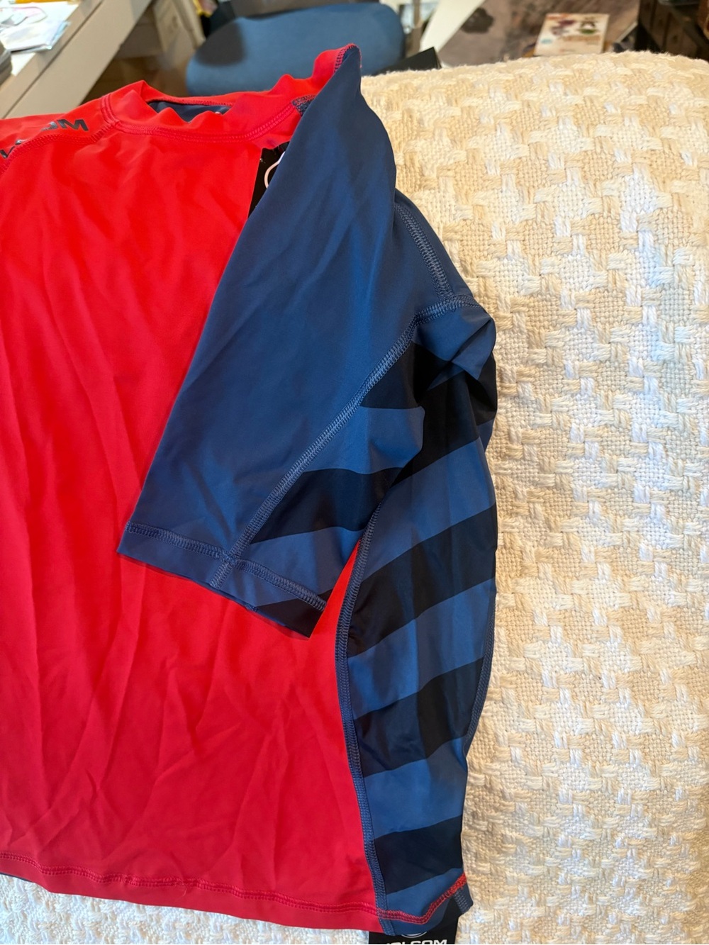 Volcom Red and Blue Short-Sleeve Rash Guard - Picture 13 of 15